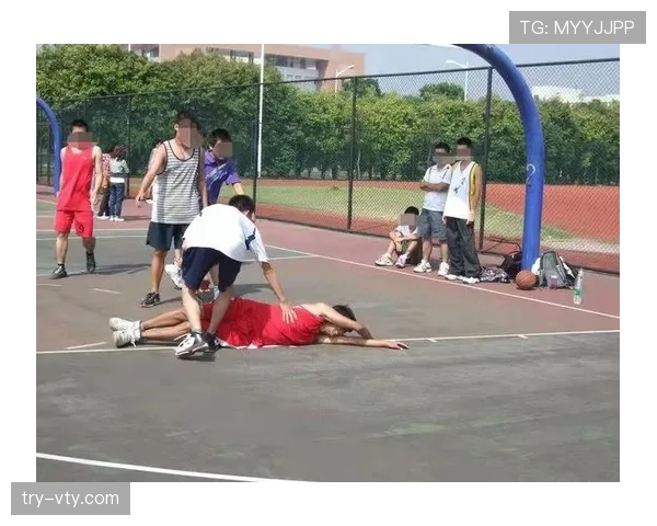 篮球合理冲撞规则下合法身体接触与犯规的判定标准详细解析